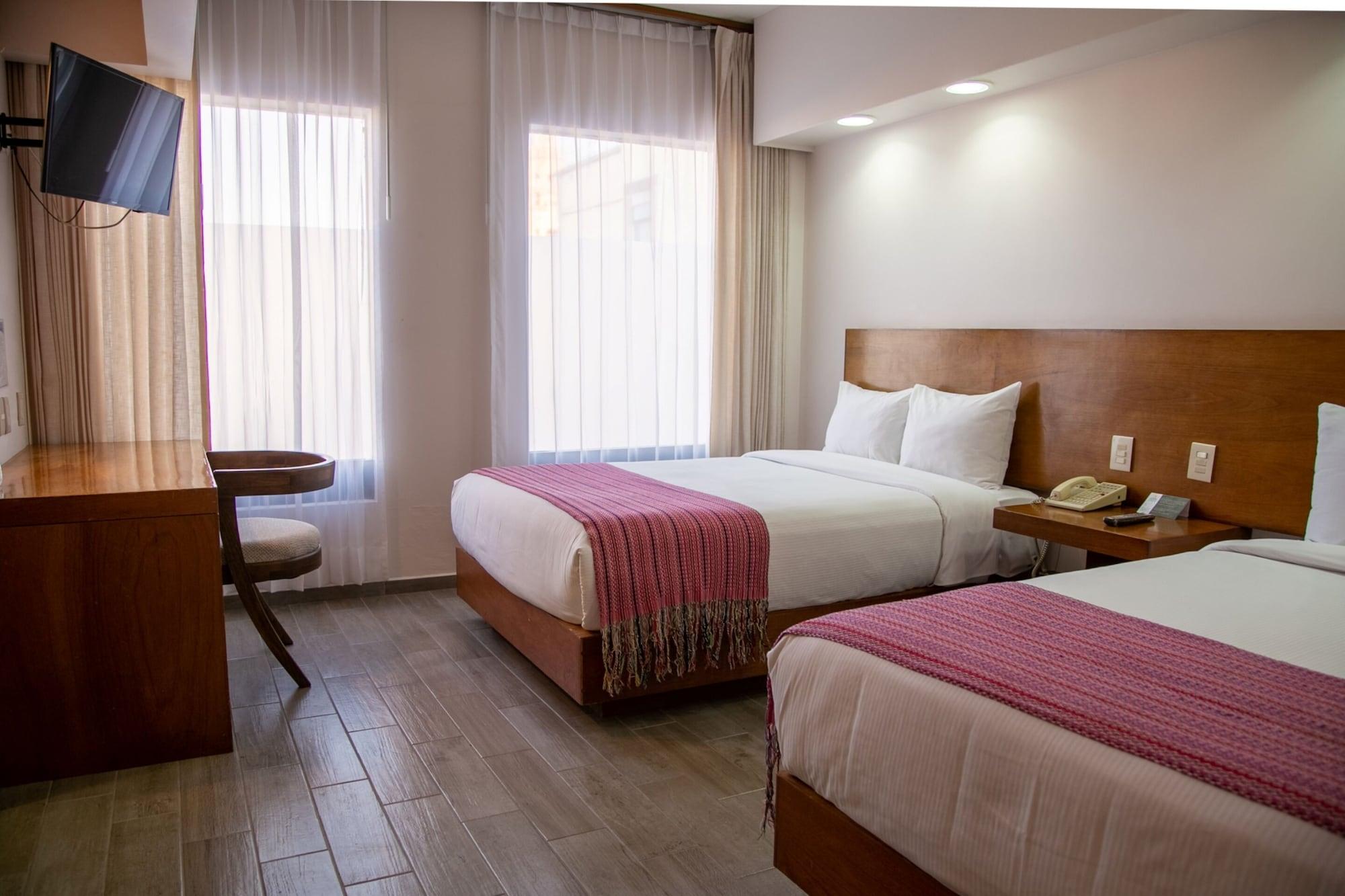 Hotel Alameda Centro Historico Морелия Екстериор снимка