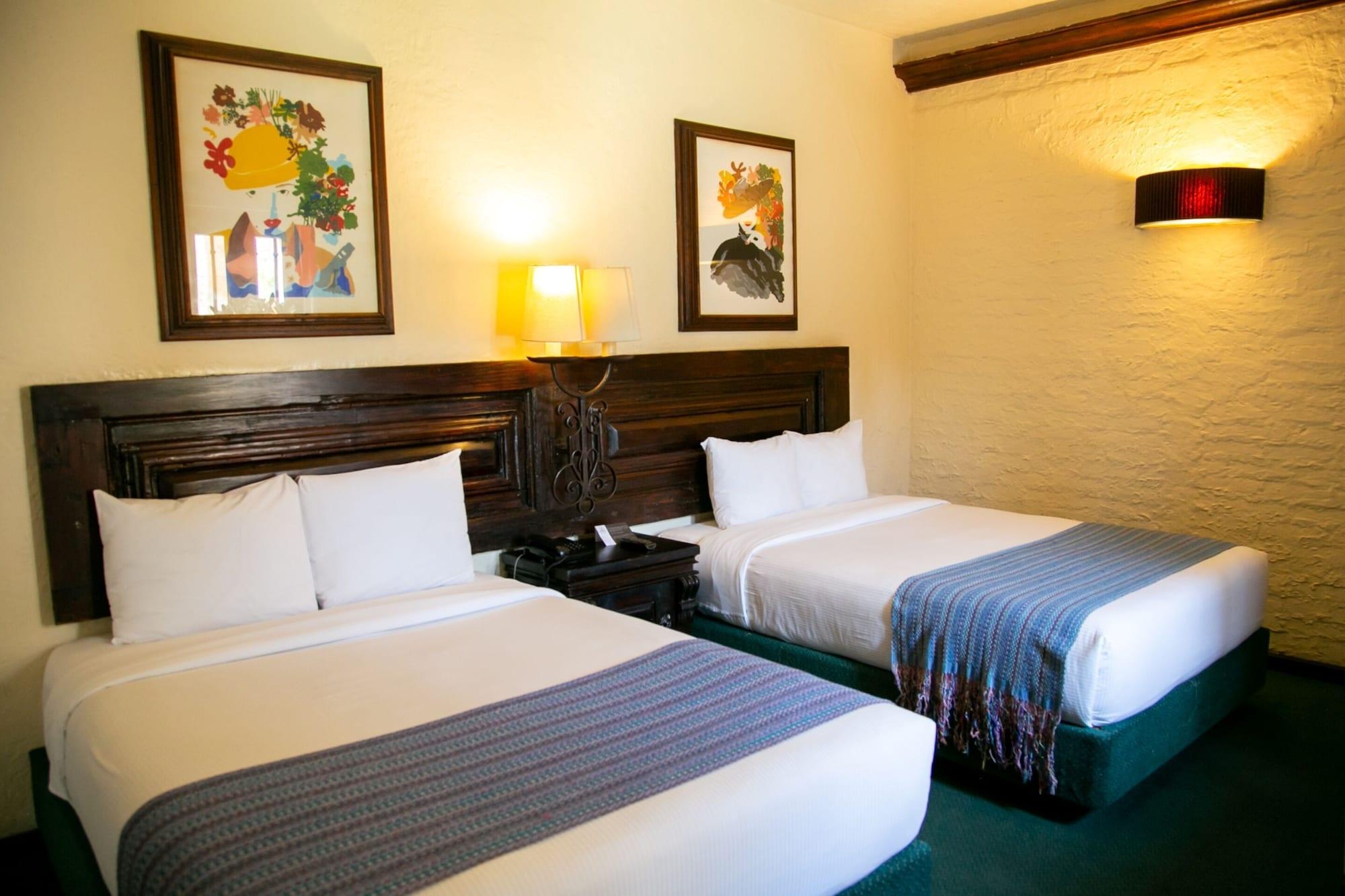 Hotel Alameda Centro Historico Морелия Екстериор снимка