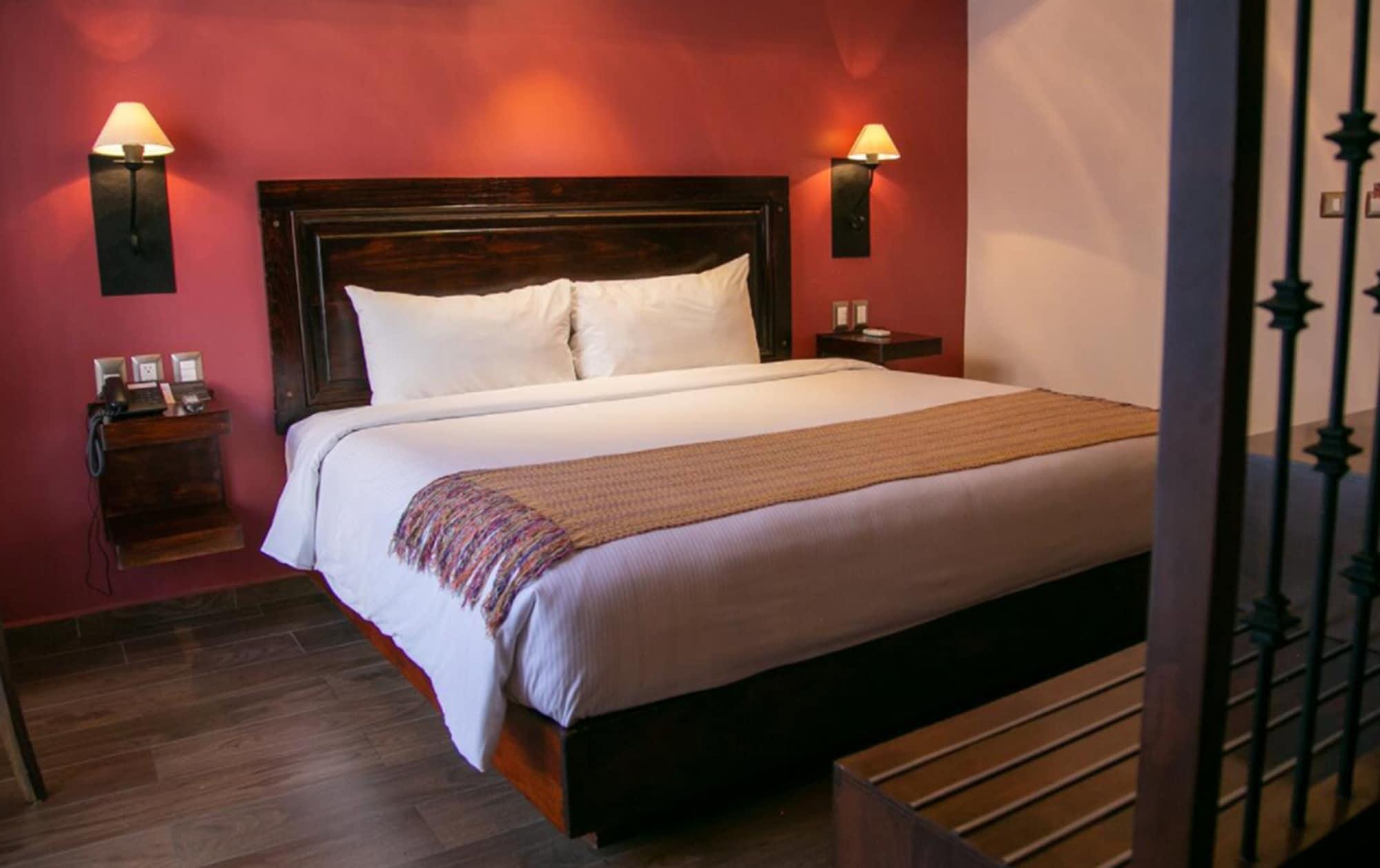 Hotel Alameda Centro Historico Морелия Екстериор снимка