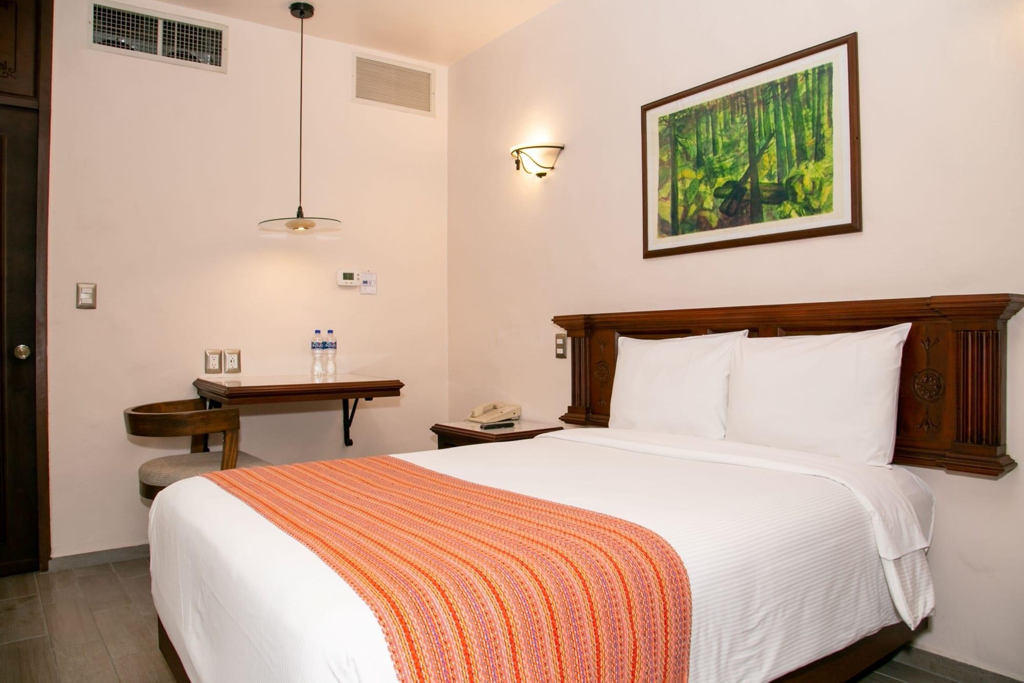 Hotel Alameda Centro Historico Морелия Екстериор снимка