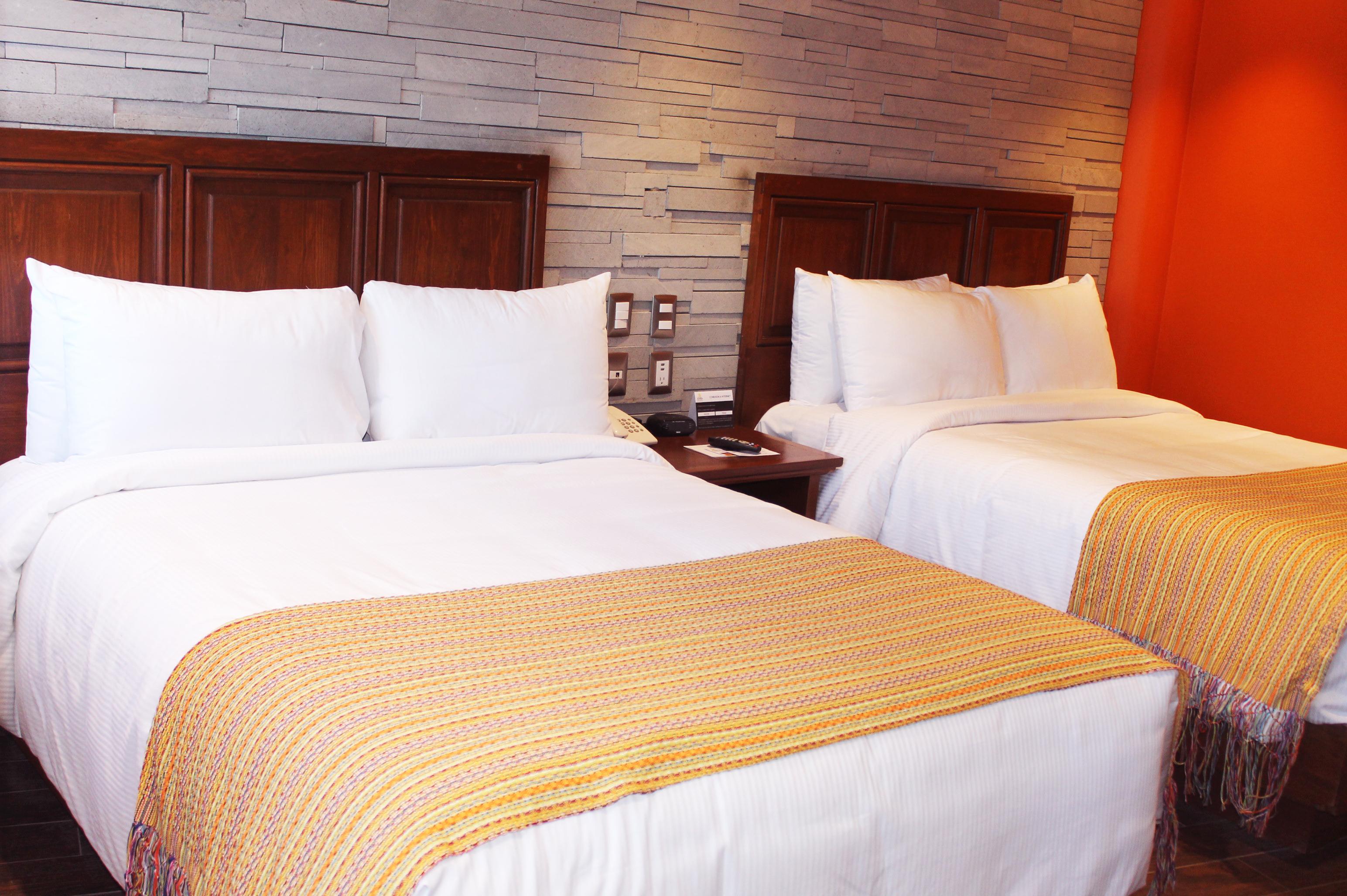Hotel Alameda Centro Historico Морелия Екстериор снимка