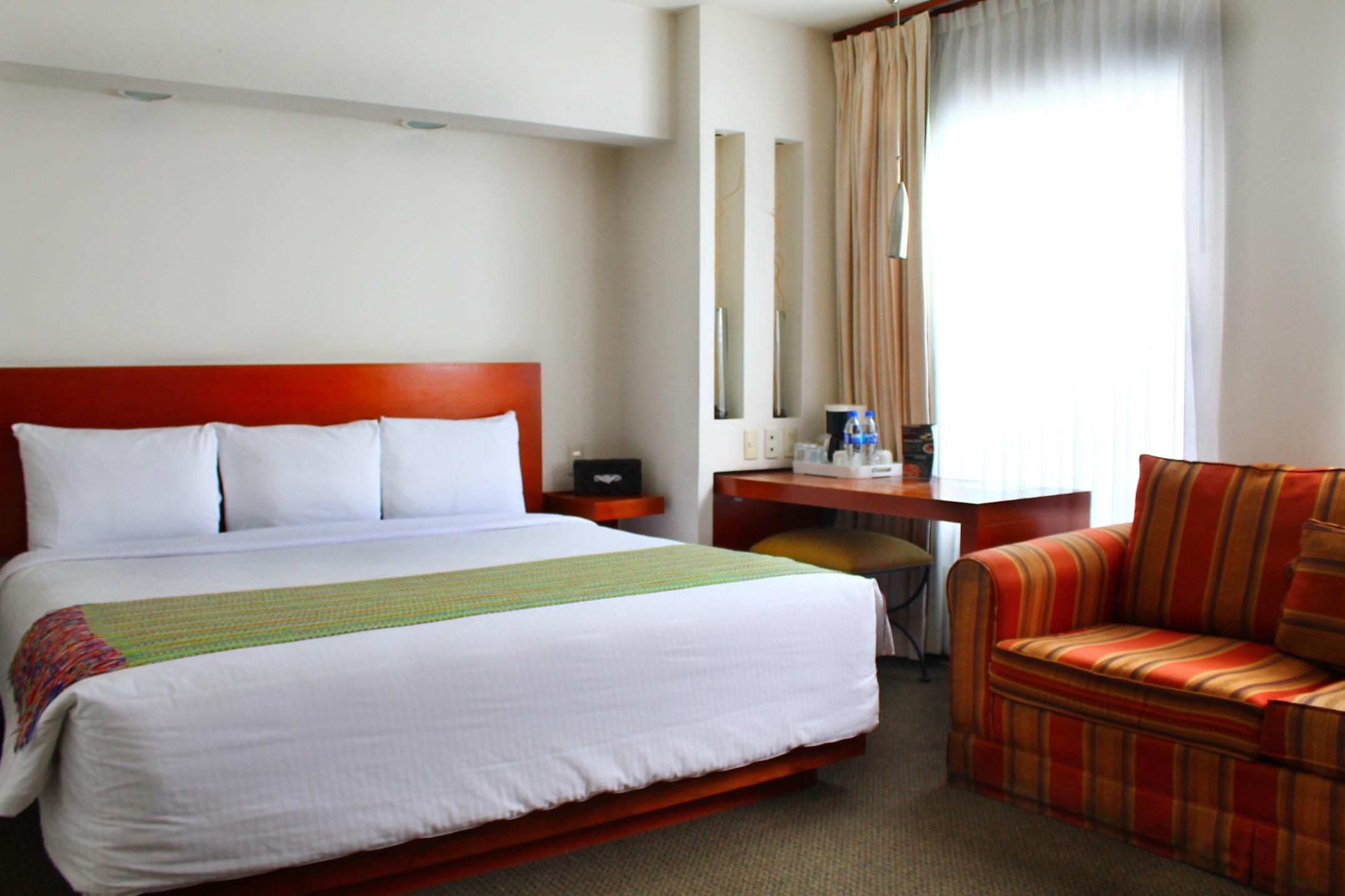 Hotel Alameda Centro Historico Морелия Екстериор снимка