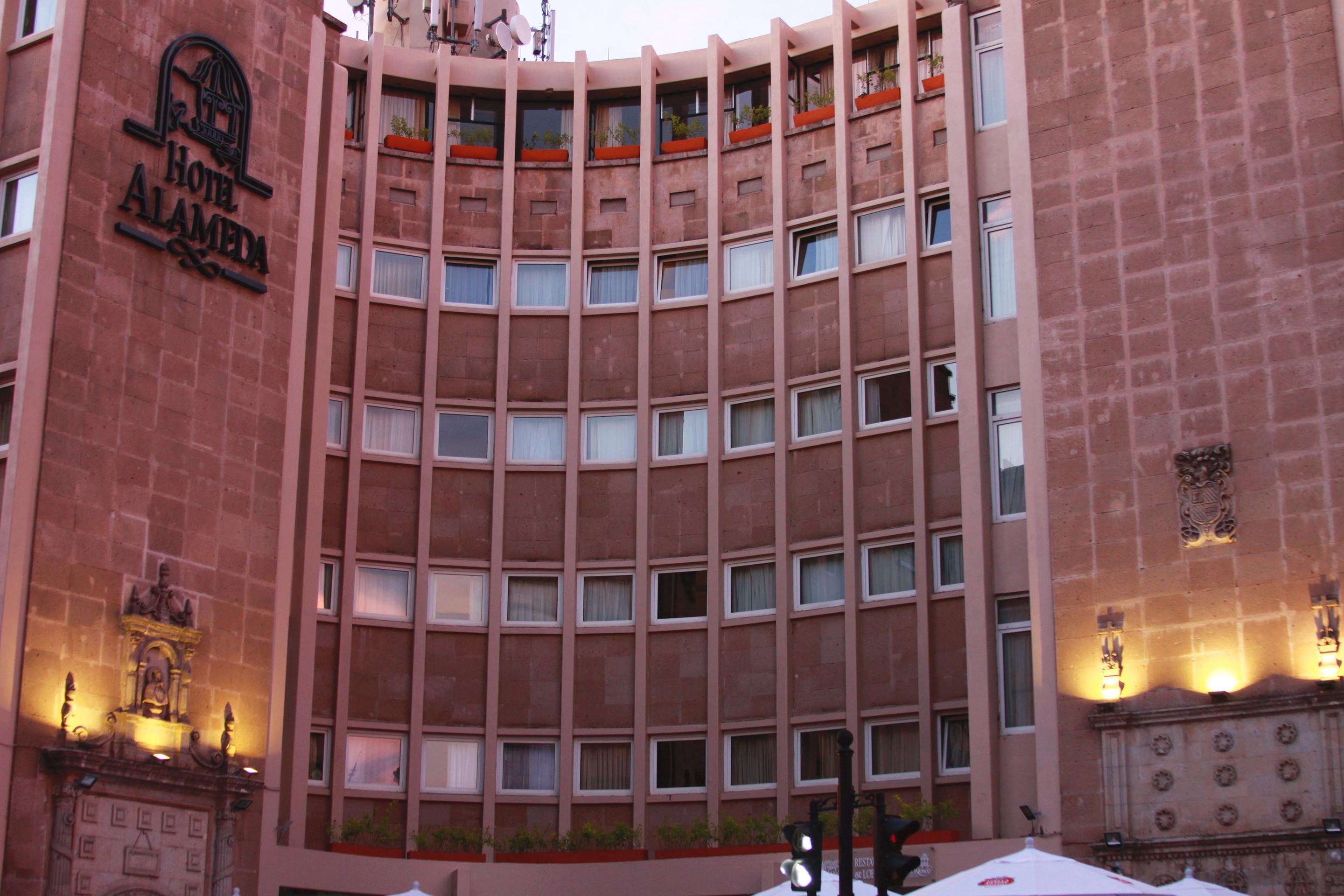 Hotel Alameda Centro Historico Морелия Екстериор снимка