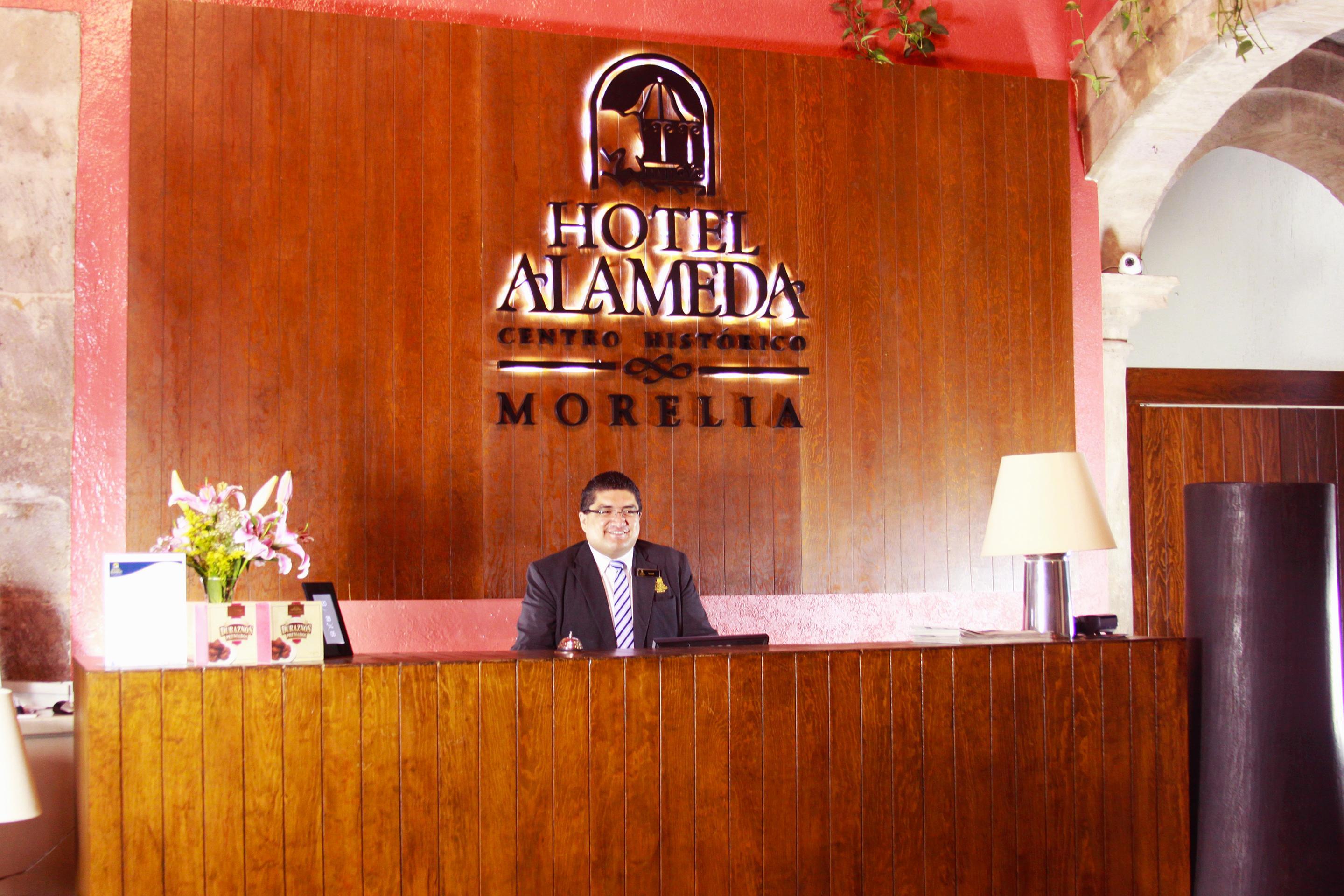 Hotel Alameda Centro Historico Морелия Екстериор снимка