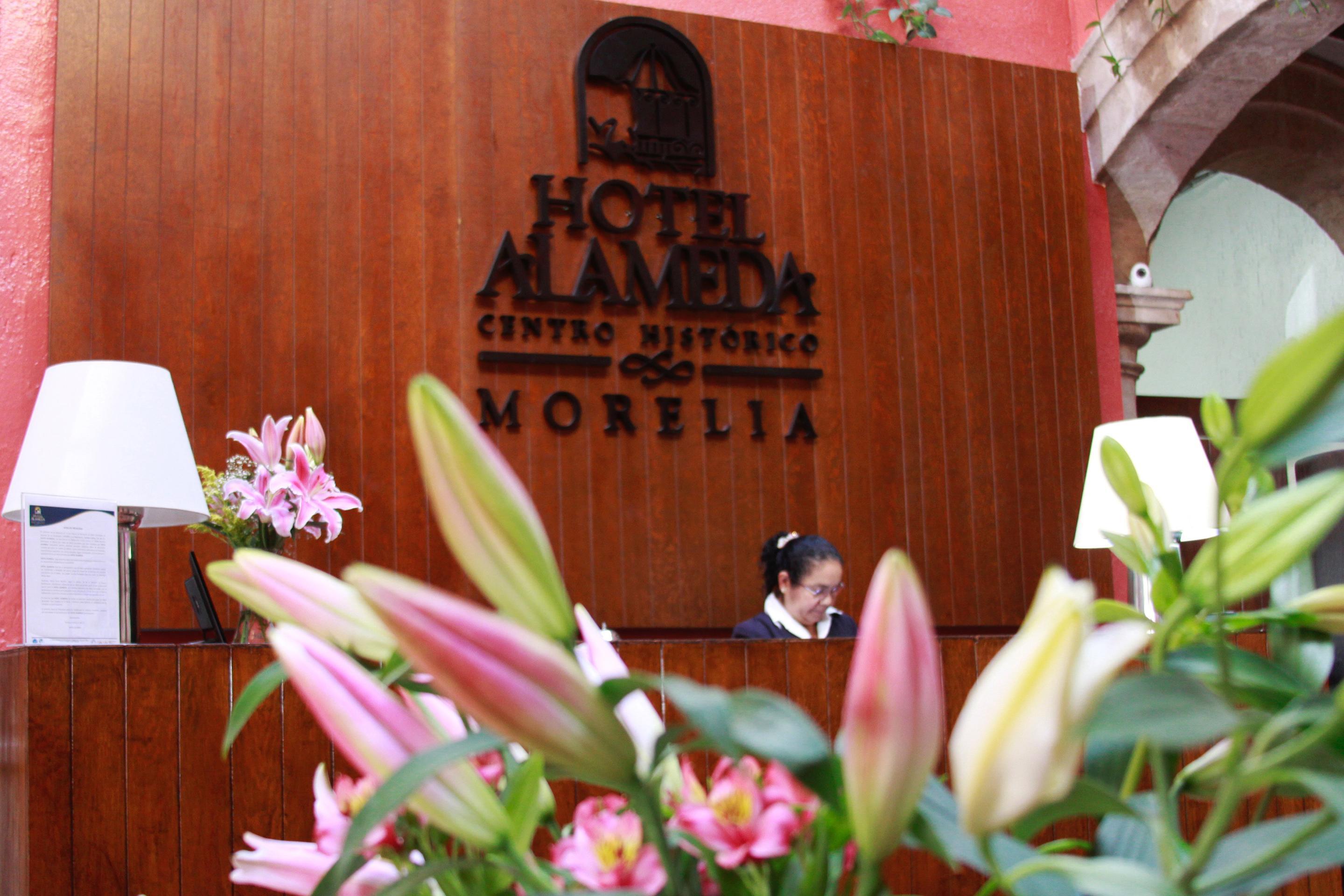 Hotel Alameda Centro Historico Морелия Екстериор снимка